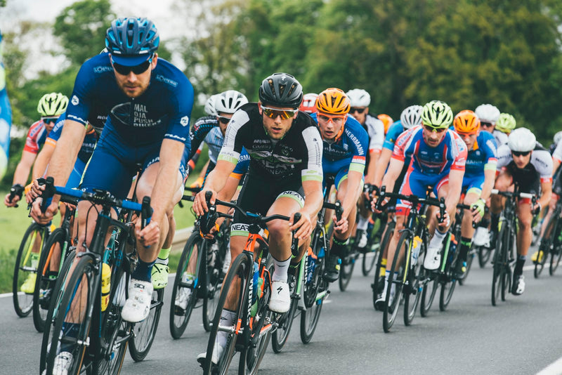 Road cyclist on a scenic route — guide to the best road bicycles of 2026